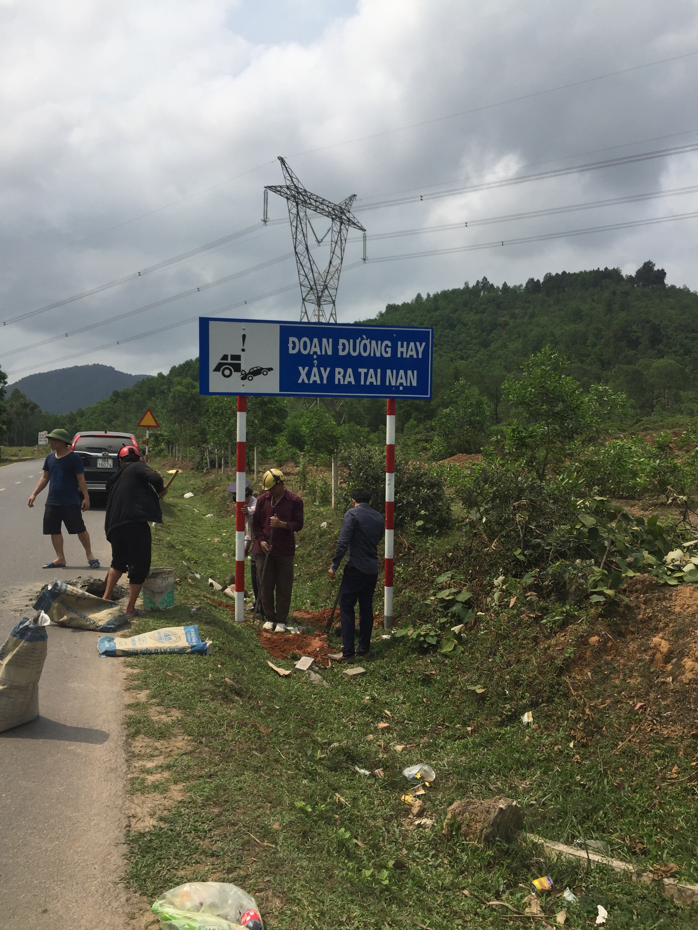 Tăng cường công tác đảm bảo an toàn trên Quốc lộ 15  đoạn qua xã Phú Lộc, xã Mỹ Lộc
