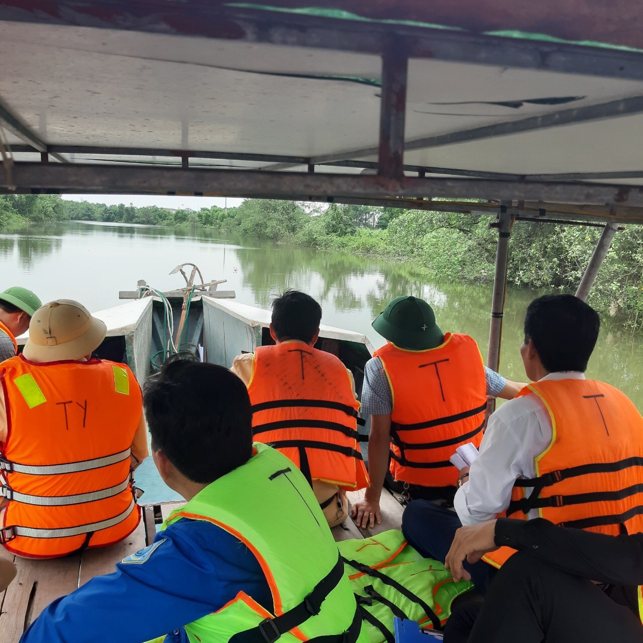 Thanh tra Sở phối hợp tổ chức kiểm tra, đánh giá công tác tổ chức giao thông trên các tuyến sông và bến đò đường thủy nội địa trên địa bàn tỉnh.
