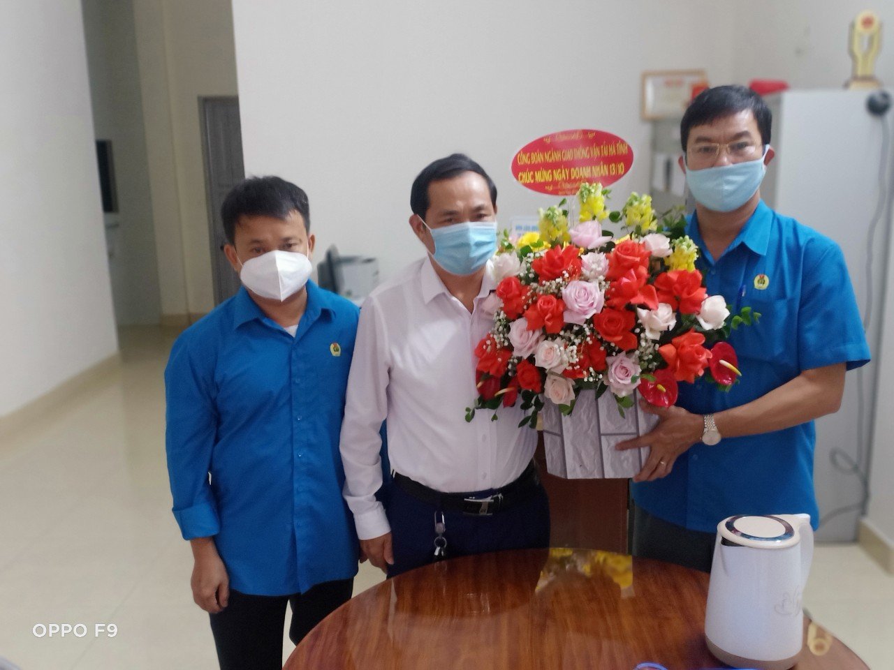 Trong các ngày 11 - 12/10/2021, Công đoàn ngành Giao thông vận tải đã đi động viên, thăm hỏi, chia sẽ và tặng hoa, quà chúc mừng các doanh nghiệp có tổ chức công đoàn trực thuộc nhân dịp kỷ niệm 17 năm Ngày Doanh nhân Việt Nam (13/10/2004 - 13/10/2021).