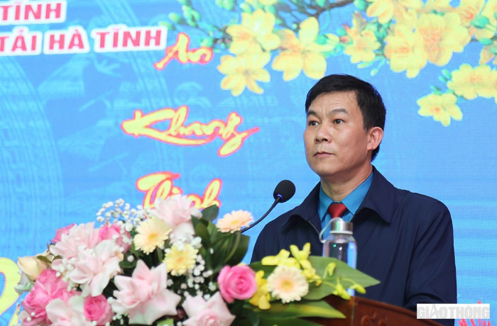 Công đoàn ngành GTVT Hà Tĩnh đã kêu gọi và trao hàng trăm suất quà đến tay người lao động trong ngành có hoàn cảnh khó khăn.
