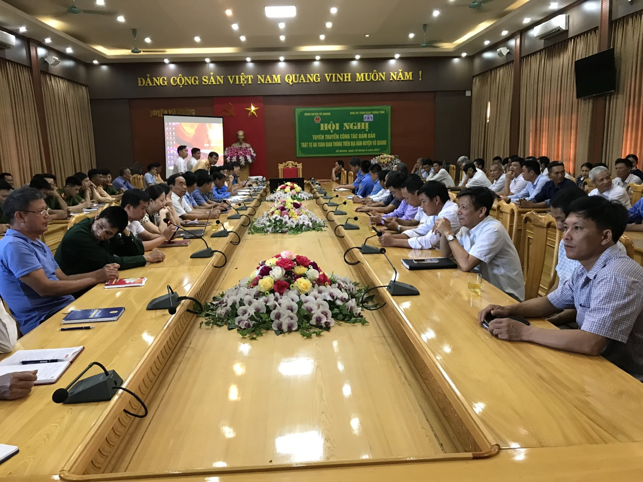 Thanh tra Sở GTVT Hà Tĩnh:  Hơn 300 cán bộ các cấp ở Vũ Quang được tập huấn nâng cao kiến thức pháp luật về an toàn giao thông