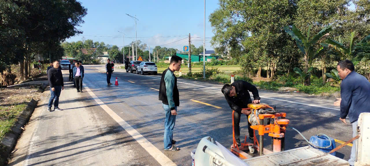 Tăng cường thực hiện cơ chế hỗ trợ xi măng làm đường giao thông, rãnh thoát nước, phục hồi, nâng cấp mặt đường trong xây dựng nông thôn mới